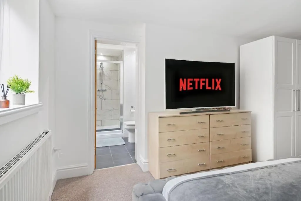 Luxurious 3 Bedroom Apartment In Park Estate Nottingham 0*,  United Kingdom