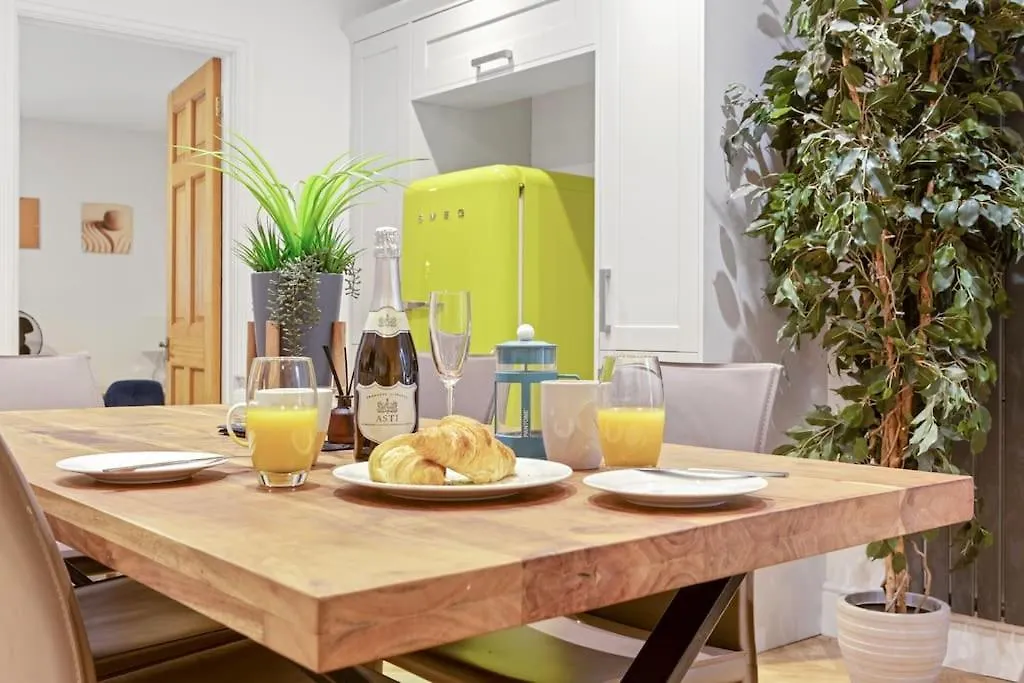 Luxurious 3 Bedroom Apartment In Park Estate Nottingham