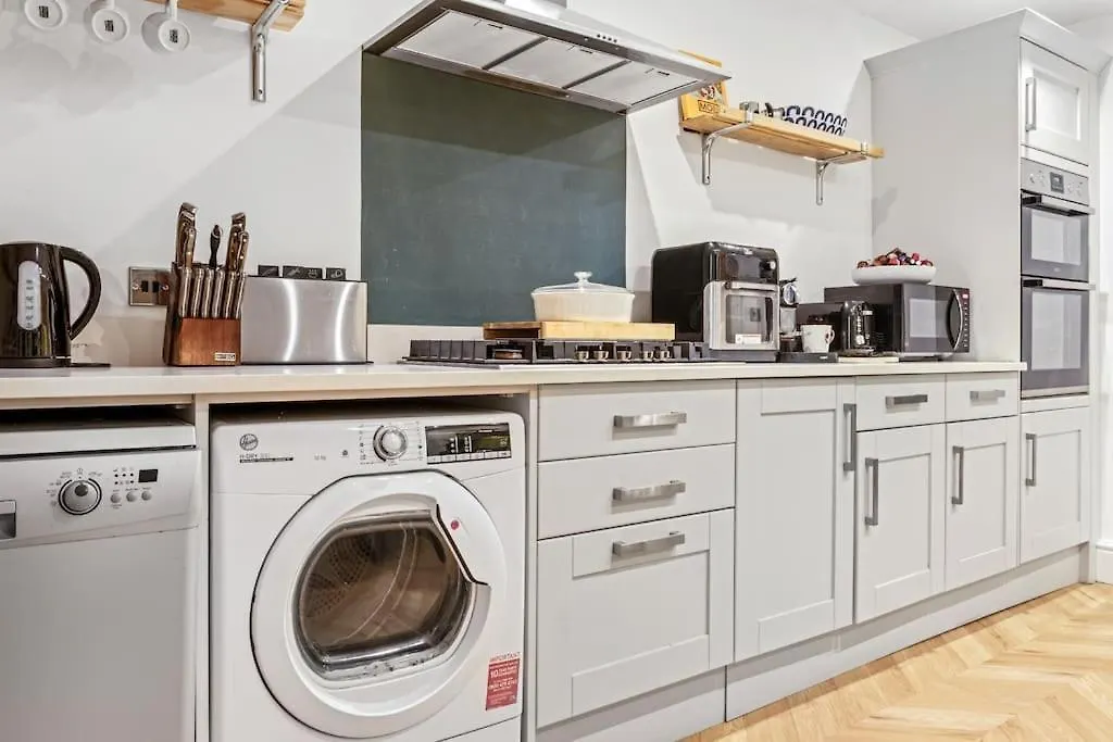 Luxurious 3 Bedroom Apartment In Park Estate Nottingham 0*,